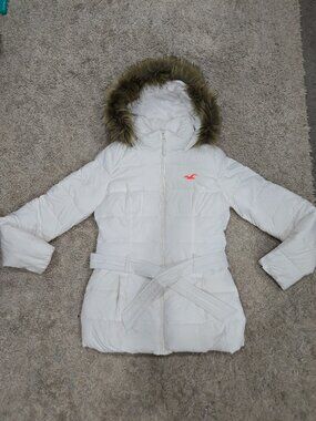 ❄️Hollister White Puffer Jacket Faux Fur Hood Belted Size Small Winter Coat❄️